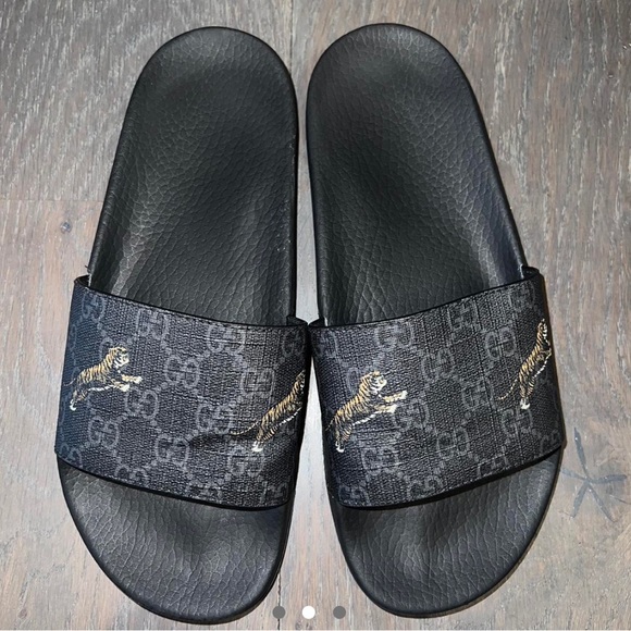 Gucci Mens GG Supreme tigers slides - Picture 2 of 3